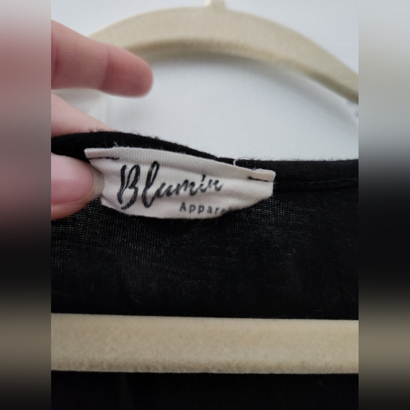 Black tank top - Picture 2 of 3